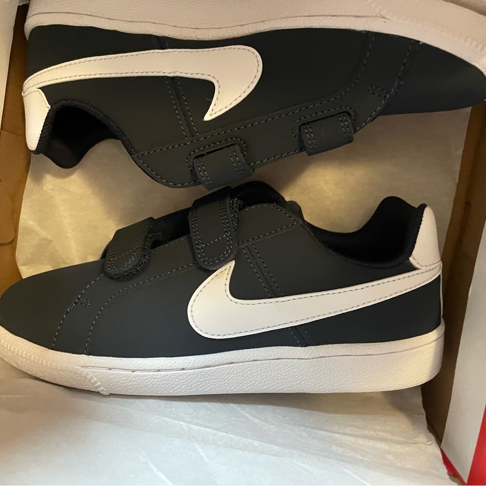 Nike Court Royale PSV